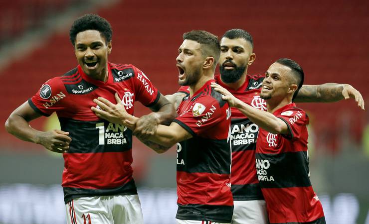 Arrascaeta vibra com classificação diante da torcida e elogia início de Renato no Flamengo