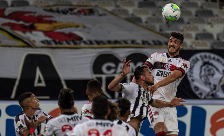 Atuações do Flamengo: Gustavo Henrique volta a ter noite ruim, e Bruno Henrique erra muito