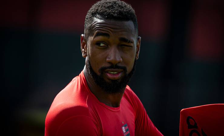 Flamengo e Olympique concluem transação por Gerson; anúncio e exames ficam para julho