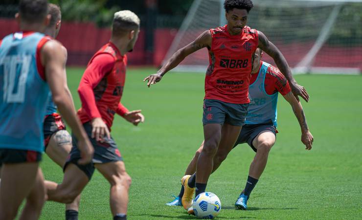 Caso Rodrigo Caio redobra atenção, e Flamengo tem monitoramento de seis jogadores que terminaram 2021 no DM
