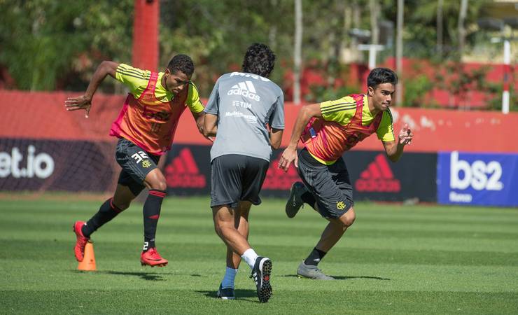 Reinier é integrado aos profissionais do Flamengo e já treina sob o comando de Jesus