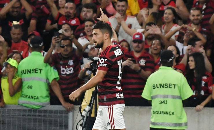 Evolução coletiva: comandado por Arrascaeta, Flamengo lidera ranking de gols com assistências