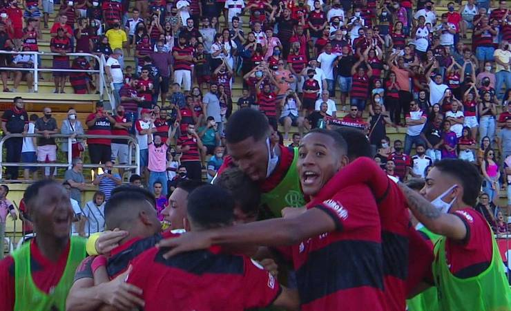Multicampeão, técnico do sub-17 do Flamengo repassa temporada e analisa promessas do clube