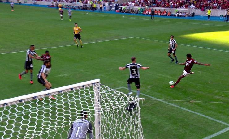 Gerson comemora primeiro gol pelo Flamengo e diz: "Momento que sempre sonhei"