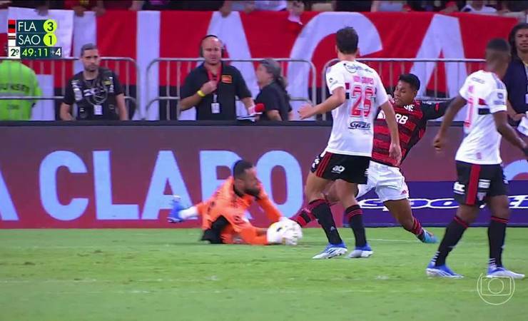 Operado nesta segunda-feira, Matheus França desfalcará Flamengo entre três e quatro meses