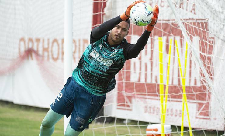 Com apoio de veteranos do Flamengo, Gabriel Batista celebra sequência: "Não estou aqui à toa"
