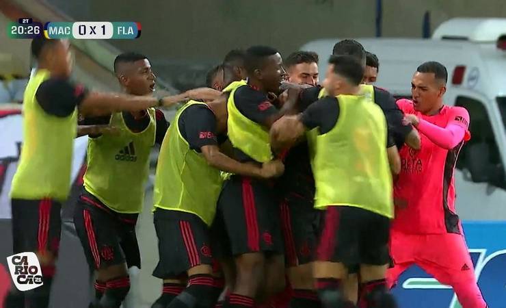 Análise: Muniz é o artilheiro, mas vitória do Flamengo mostra que clube tem dois laterais para o futuro