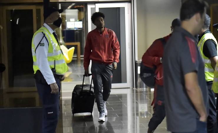 Flamengo desembarca no Rio de Janeiro após derrota nos pênaltis para o Atlético-MG na Supercopa do Brasil