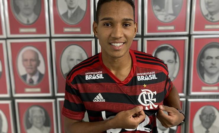 Flamengo confirma contratação do lateral-direito João Lucas, destaque do Bangu no Carioca