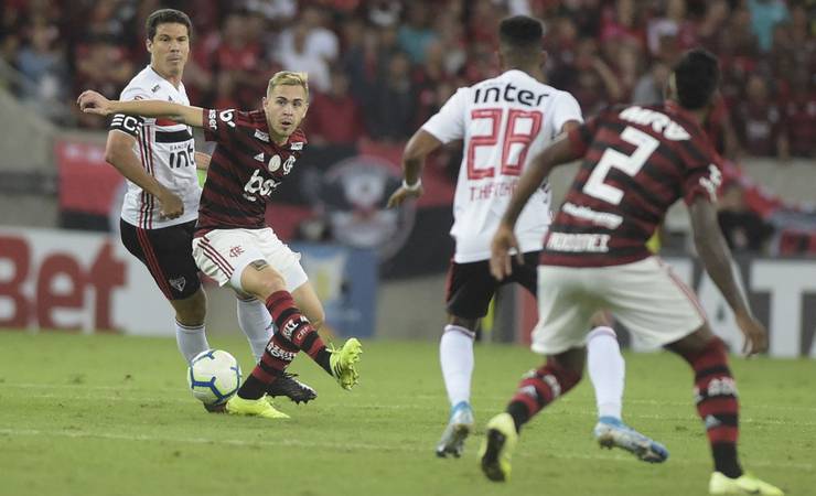 América-MEX opta por outro jogador, e porta de saída de Piris do Flamengo se fecha