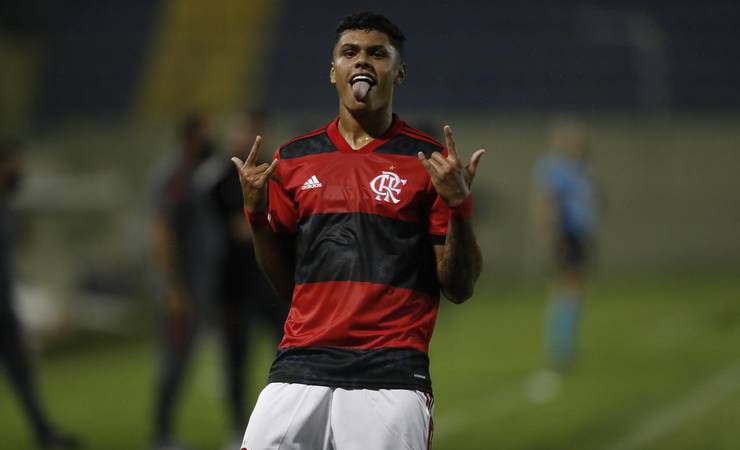 Mateusão celebra hat-trick relâmpago pelo Flamengo: "Já fiz três gols, mas não em tão pouco tempo"
