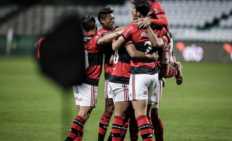 Análise: com gás de 15 minutos, Flamengo joga para o gasto e perde chance de matar a série em Curitiba