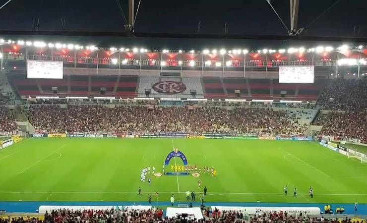 Torcedores do Flamengo atacam diretoria, ofendem Renato e se dividem em vaias e apoio a Andreas