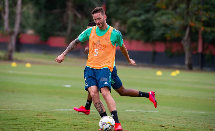 Léo Pereira consolidado como titular, reservas em alto nível, e Flamengo pronto para a volta
