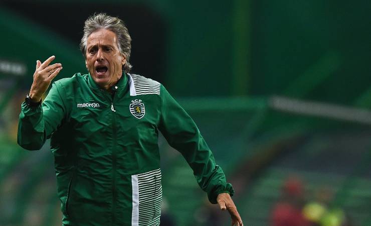 Com dirigentes na Europa e saída de Abel, Flamengo intensifica negociação por Jorge Jesus