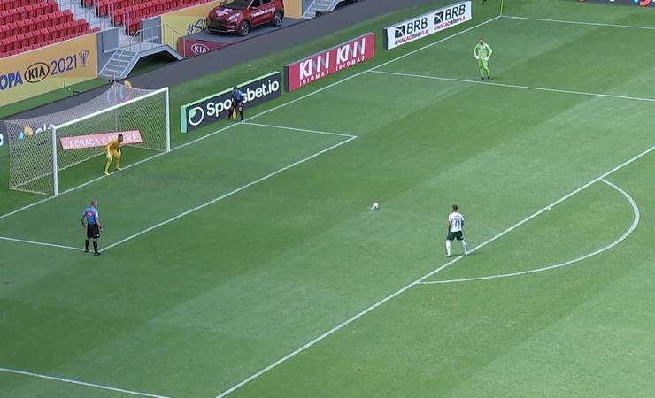 Top5 dos 200! Diego Alves elege jogos e defesas inesquecíveis em marca histórica pelo Flamengo
