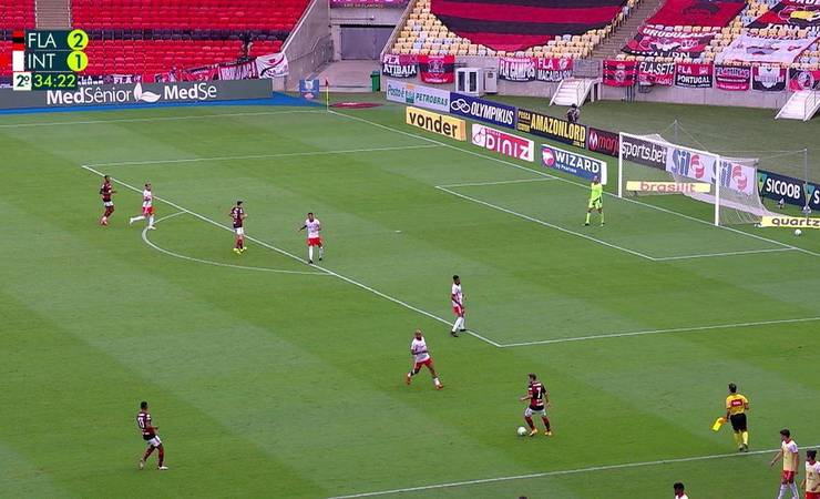 Disciplinado e decisivo: Gabriel leva Flamengo à liderança com muitos gols e nenhum amarelo