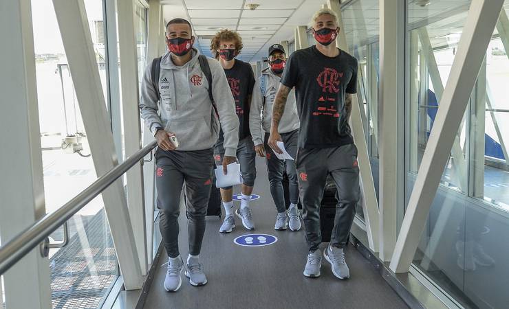 Flamengo chega a Guayaquil, no Equador, para o duelo com o Barcelona pela Libertadores