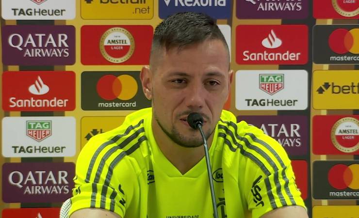 Diego Alves celebra momento do Flamengo e jogão contra o Grêmio: "Terreno que eu gosto"