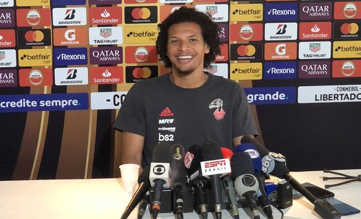 Arão foge de polêmica do "melhor do Brasil" e vê Flamengo "preparado em todos aspectos"