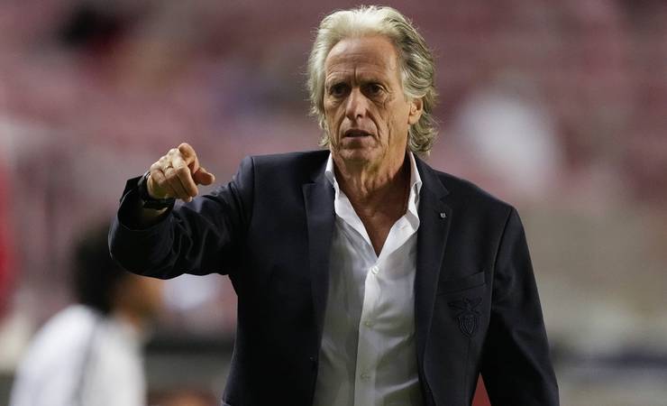 Jorge Jesus assina com Al Nassr, da Arábia Saudita, diz jornal