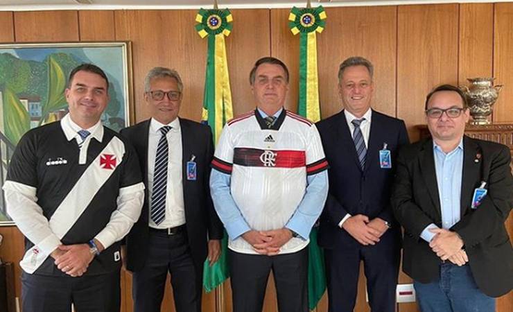 Jair Bolsonaro se reúne com Landim e Campello, presidentes de Flamengo e Vasco