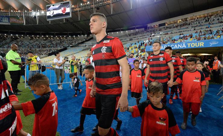 :/ Flamengo libera Ronaldo para viajar e acertar com o Bahia até dezembro