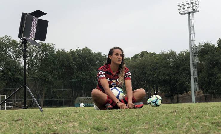 Do ferro-velho à Marinha: conheça a linda história de Flávia Giovanna, jogadora do Flamengo