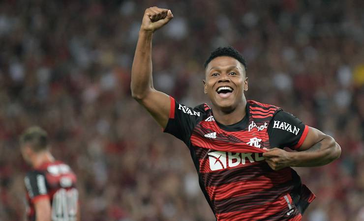 De Textor ao Leverkusen, Flamengo vê encantamento no mercado por Matheus França