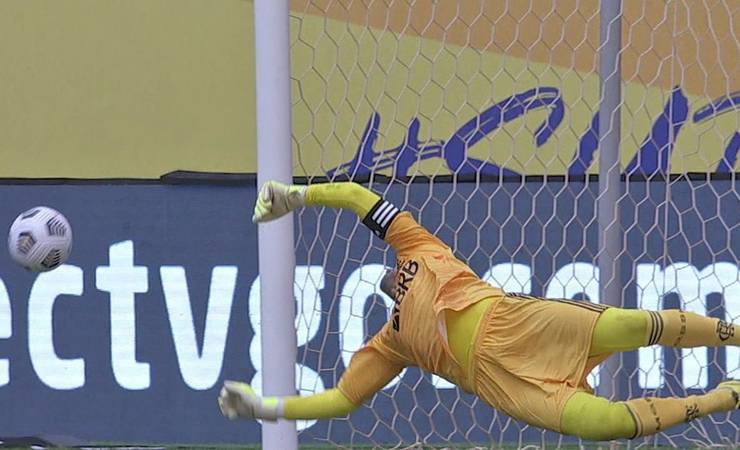 Diego Alves pega três pênaltis e garante o título do Flamengo diante do Palmeiras: "Feliz por retribuir"