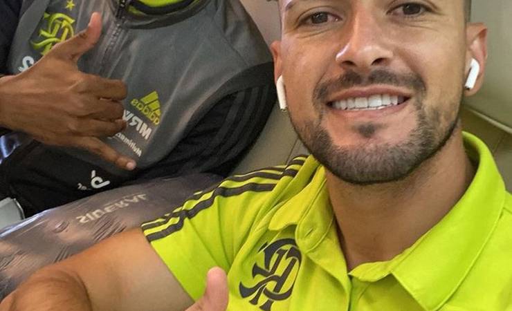 Flamengo viaja para pegar Santos com Bruno Henrique, Marí e sem Rafinha; veja provável escalação