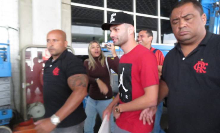 Thiago Maia chega ao Rio de Janeiro para fechar com o Flamengo: "Sonho do meu pai"