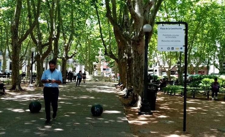 Torcedores do Flamengo se mobilizam por ponto de encontro informal em Montevidéu antes de decisão