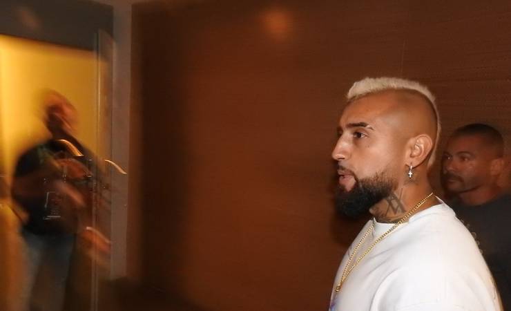 Vidal acompanha Flamengo x Tolima no Maracanã