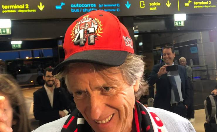 Com apoio de rubro-negros, Jorge Jesus embarca para o Rio com um objetivo: "Ganhar tudo"