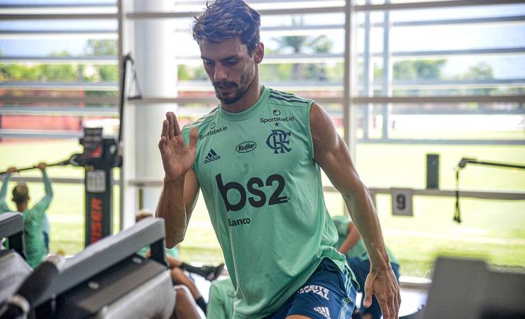 Rafinha e Rodrigo Caio treinam e estão à disposição do Flamengo para duelo com o Barcelona