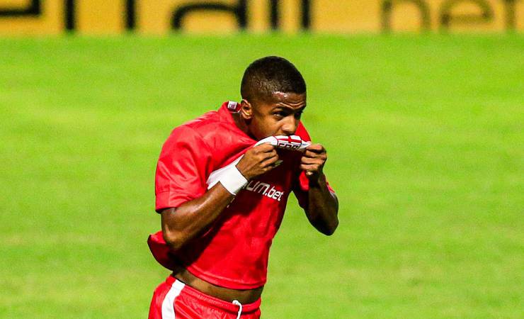 CRB emite nota oficial e diz que atacante Bill abandonou o clube