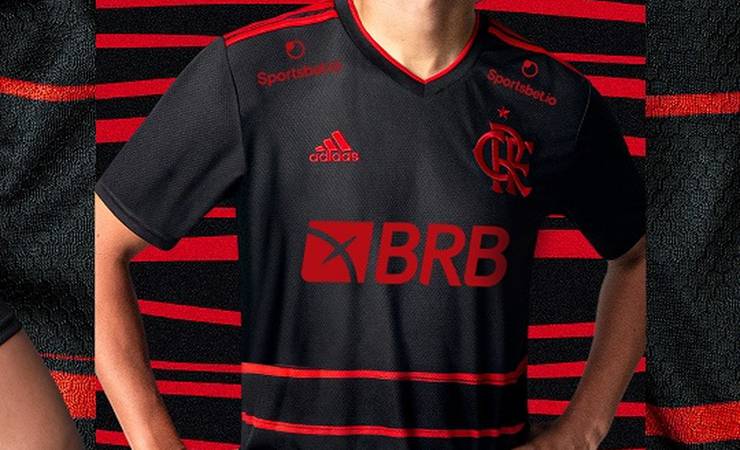 Flamengo divulga nova terceira camisa e vai destinar parte da renda para combate à Covid