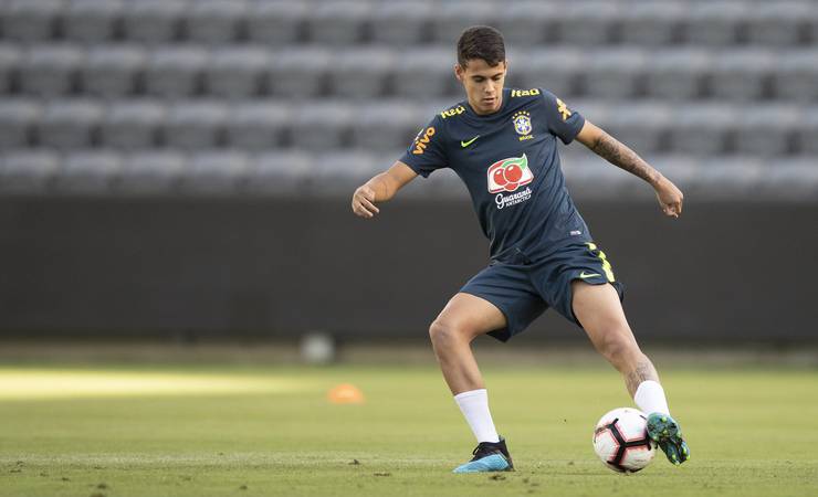 Após "estreia" com a Seleção principal, zagueiro sub-20 volta ao Flamengo com futuro indefinido