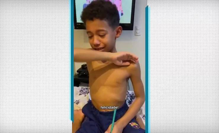 Lateral do Altos consegue camisa de Gabigol após jogo com Fla, e filho chora ao ver cena: "Felicidade"