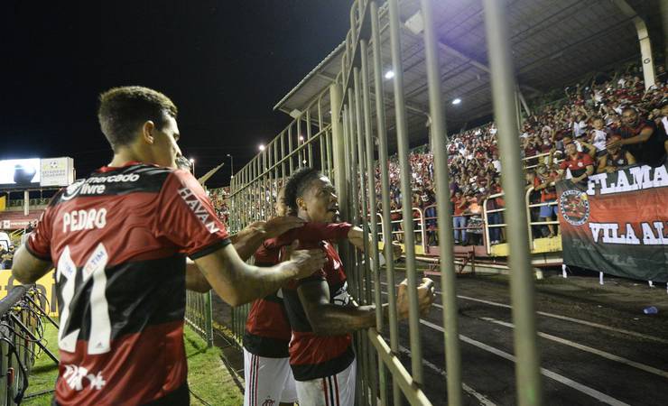 Marinho faz seu primeiro gol pelo Flamengo logo na estreia e dedica ao pai