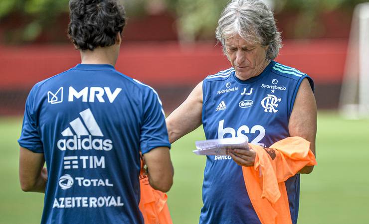 Encorpado pelos reforços, Flamengo inicia maratona decisiva com chance de três títulos