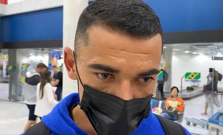 Depois de ter voo cancelado, Santos chega ao Rio de Janeiro para se apresentar ao Flamengo