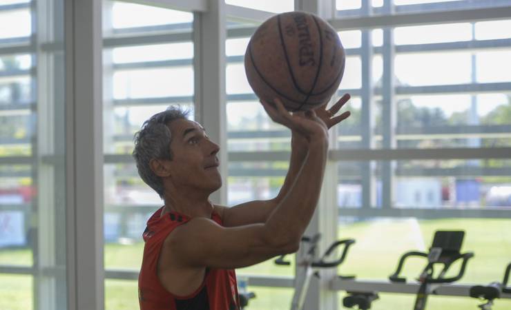 Um dos capitães do Flamengo, Diego faz elogios a Paulo Sousa: "Garanto que ele tem apoio de todo o time"