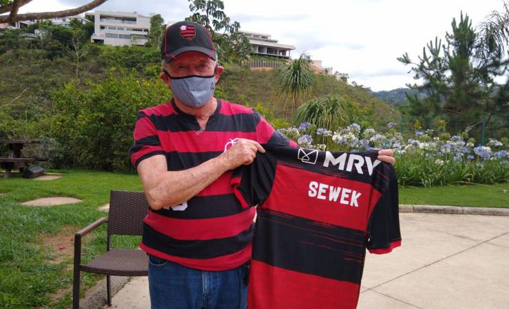 Após fugir do nazismo alemão, refugiado chega ao Brasil, recebe camisa e se torna flamenguista