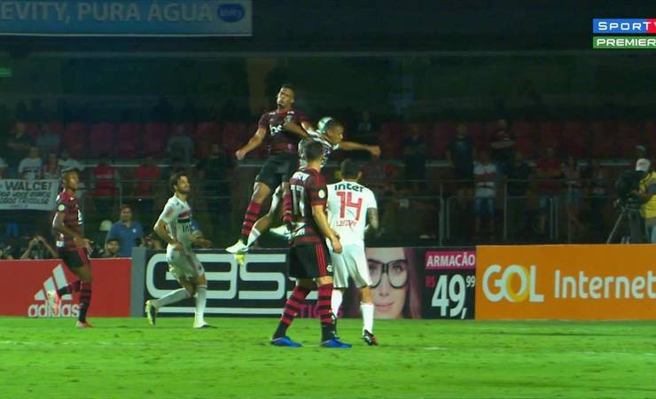 Central do Apito: Sandro Meira Ricci vê pênalti não marcado a favor do Flamengo