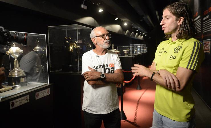 De Junior para Filipe Luis: "Se pegar o Zico e colocar no time de hoje, o atual ganharia do nosso"