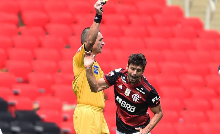 Duplo problema: Flamengo informa que Rodrigo Caio e Gabigol sofreram lesões na coxa