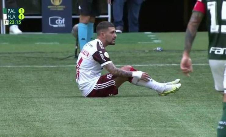 Arrascaeta, do Flamengo, sente dores na coxa e é substituído ainda no primeiro tempo