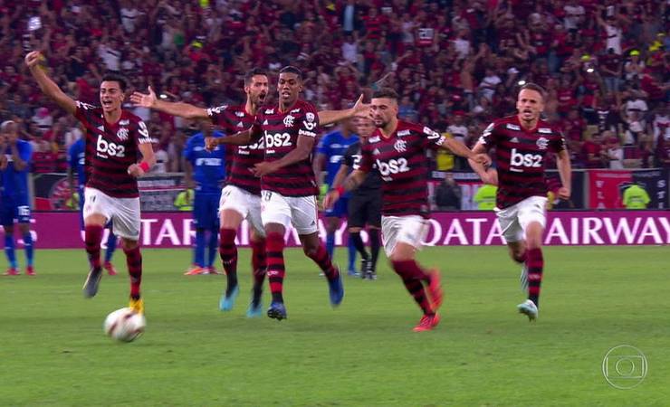 Jogo 100, defesa de pênalti e classificação: Diego Alves vibra e vê Flamengo como time a ser batido